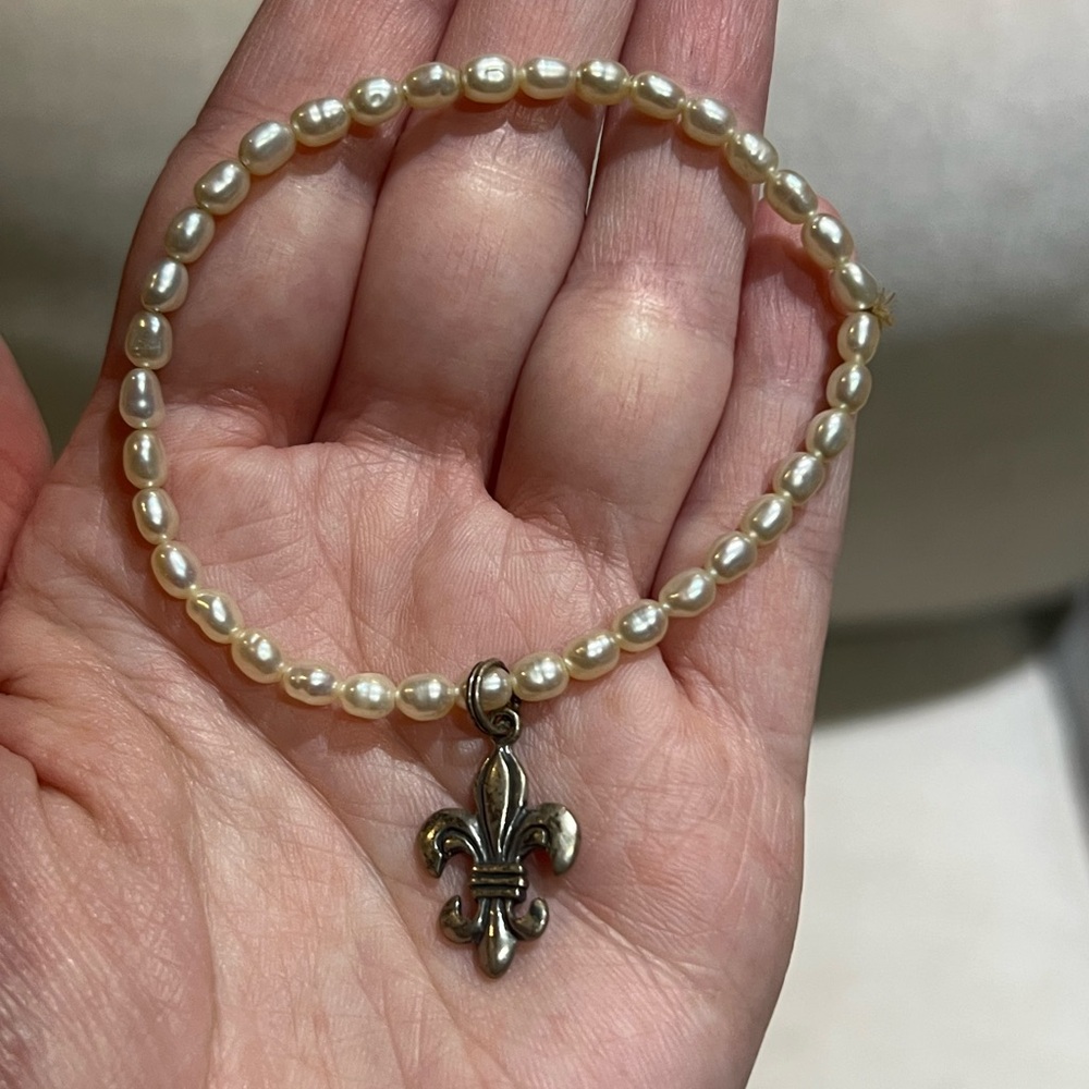 Pearl Beaded Fleur De Lis Pendant Stretch Bracelet